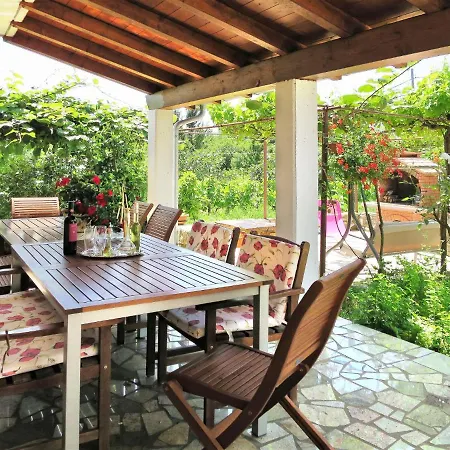 La Donja - Lbn340 By Interhome *